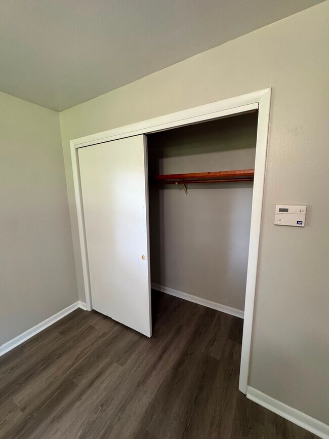 Building Photo - No HOA. Oversized 3/2 Home. NEW PHOTOS COMING SOON