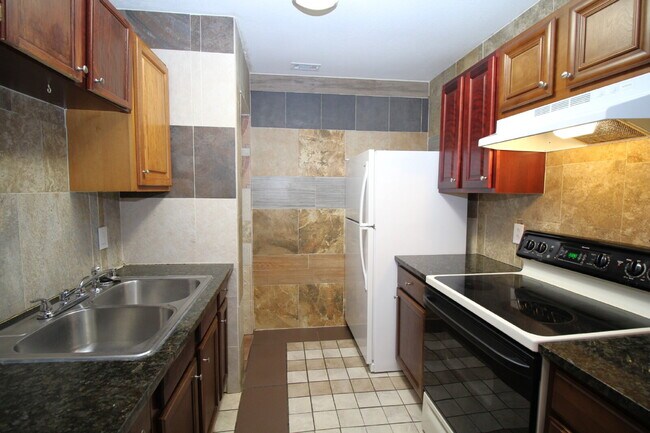 Building Photo - North Pensacola 2-Bed, 1-Bath Quadplex – Pet-Friendly, Available 1/6