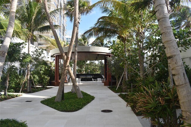 Building Photo - 6365 Collins Ave