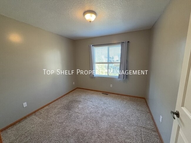 Building Photo - 4542 Meadow Valley Dr