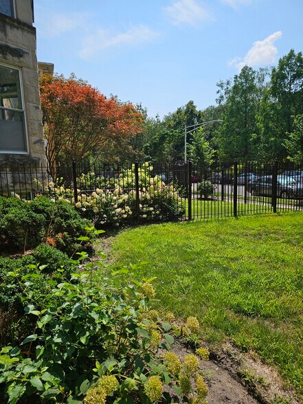 Building Photo - 4725 N Beacon St