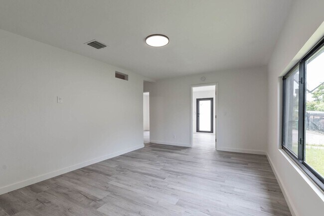Building Photo - 25 NW 78th St