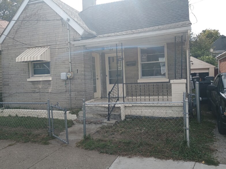 Primary Photo - 154 E 7th St