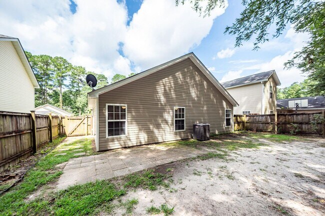 Building Photo - 248 Trickle Dr