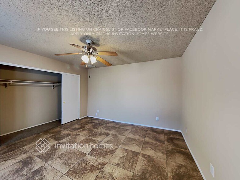 Building Photo - 8639 W Clarendon Ave