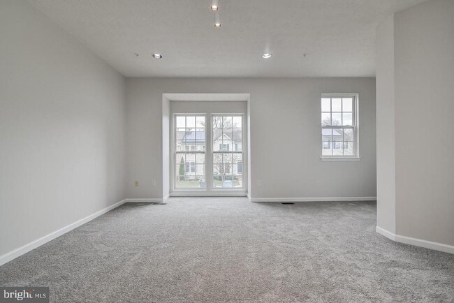 Building Photo - 1432 Pangbourne Way