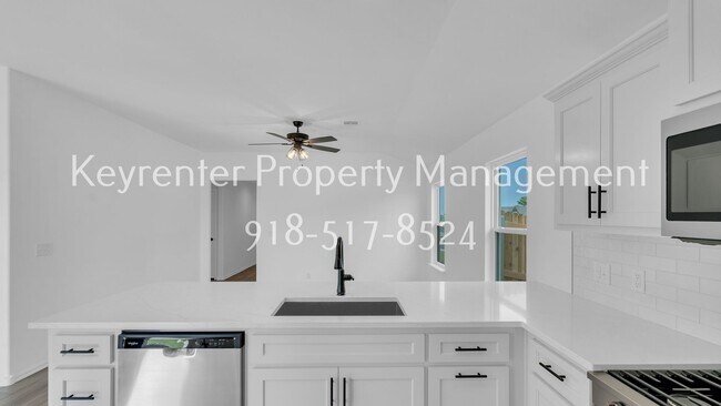 Building Photo - 3 Bed | 2 Bath in Owasso!