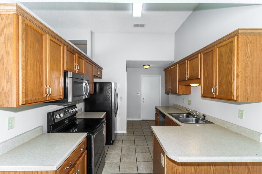 Building Photo - 10109 Lynham Dr