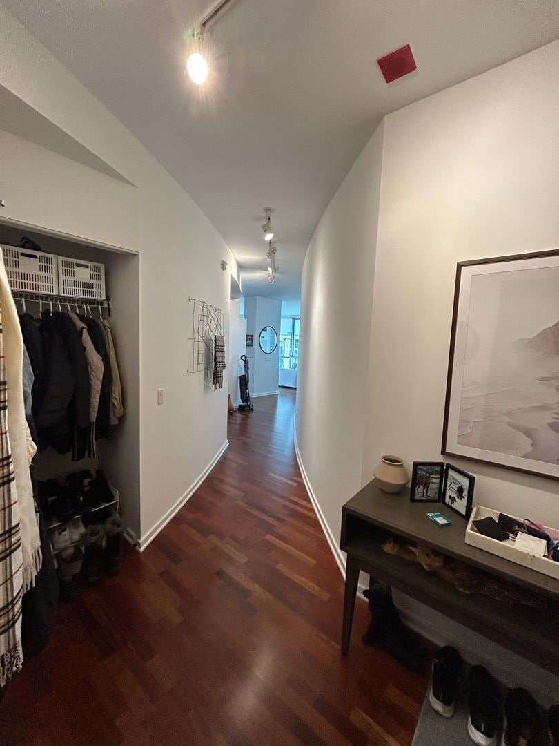 Building Photo - 123 S Green St