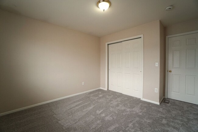 Building Photo - 862 Red Thistle View