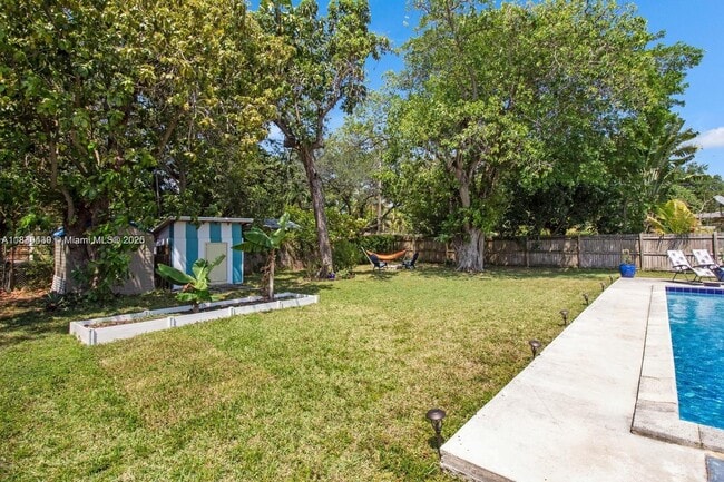 Building Photo - 827 NE 140th St
