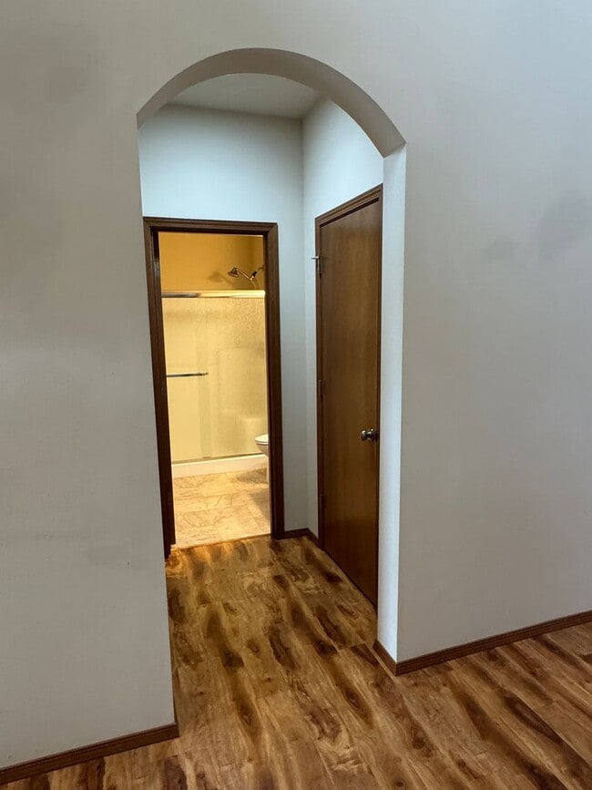 Building Photo - Spacious Vista View Home for Lease