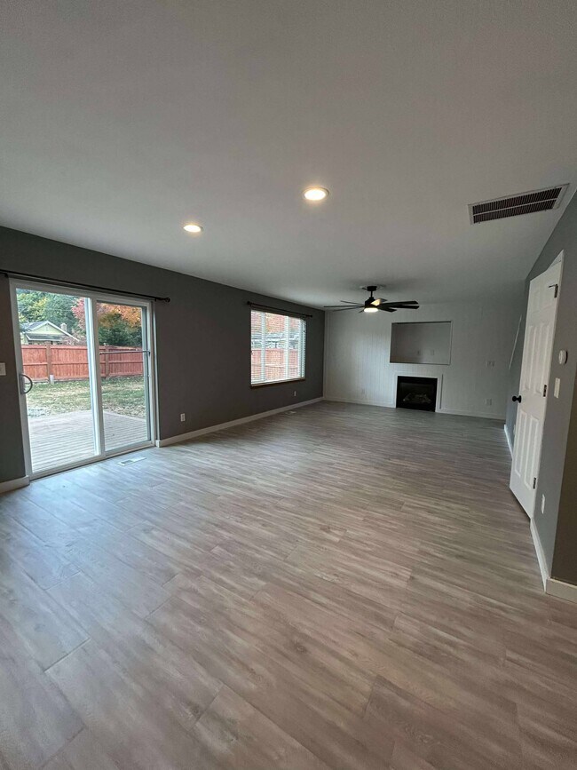 Building Photo - 15839 Yelm Terra Way SE