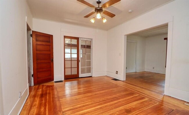 Building Photo - 1/2 OFF 1st MONTH'S RENT - Cozy Home w/ La...