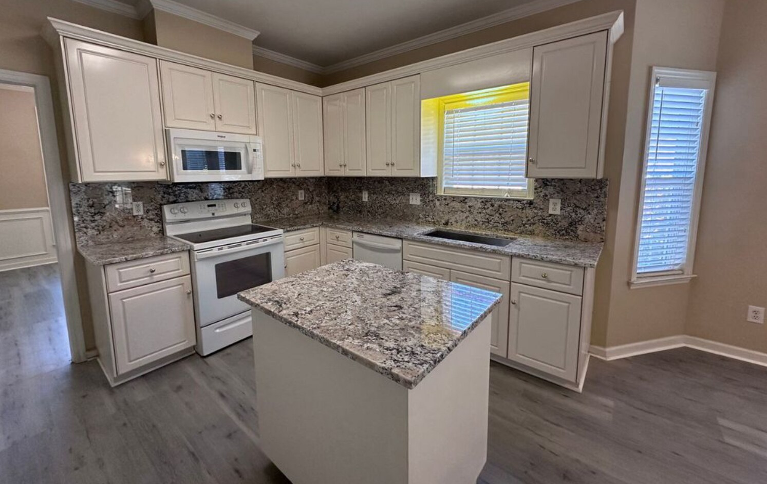 Building Photo - 297 High Chaparral Dr