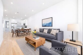 Building Photo - Brand New Large 3 Bed 2 Bath in Bushwick Townhouse!
