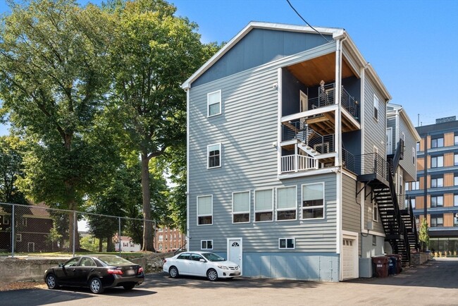 Building Photo - 599 Broadway