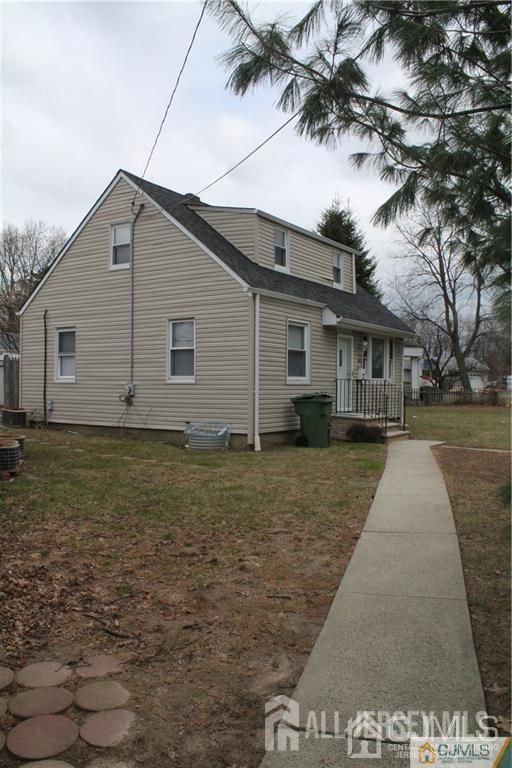Building Photo - 323 9th St