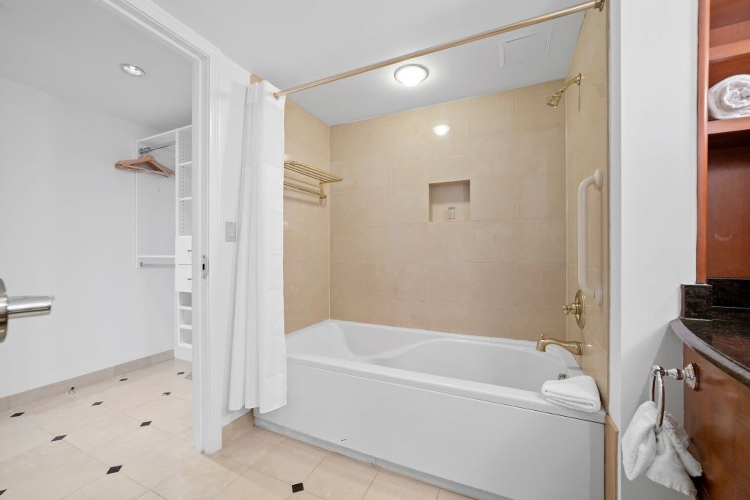 Building Photo - 848 Pacific Ave