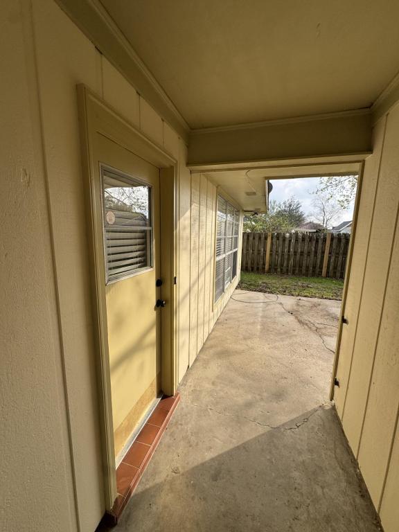 Building Photo - 1413 Briarhurst Dr