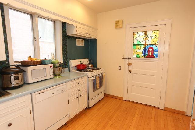 Building Photo - 5537 N Campbell Ave