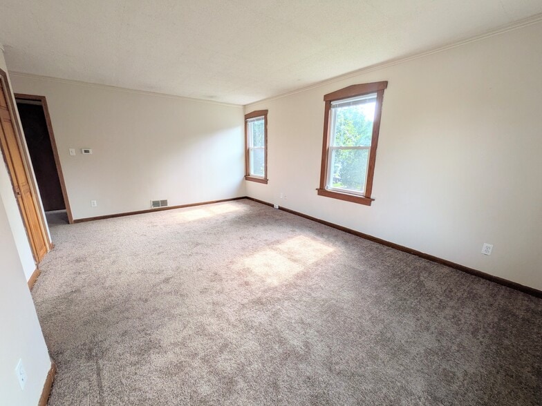 Living Room - 118 Harding Ave