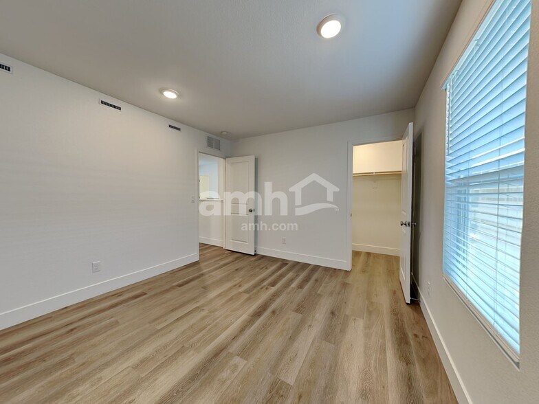 Building Photo - 11178 Magallanes St