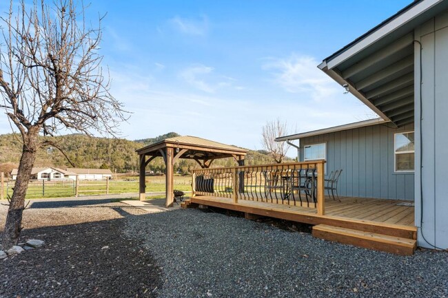 Building Photo - 255 Foots Creek Rd