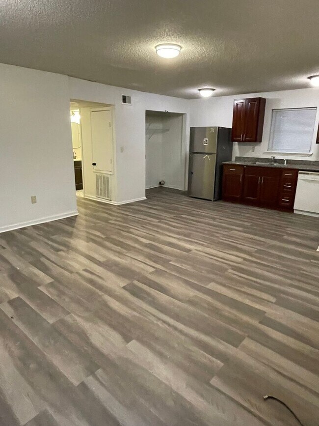 Building Photo - 8722-8722 Hickory St