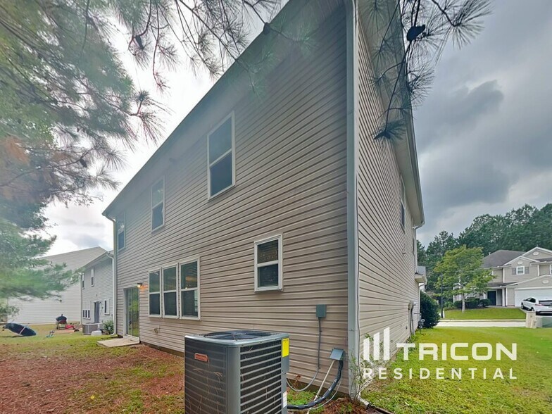 Building Photo - 2734 Jordan Ln