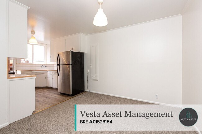 Building Photo - 512-514-514 Taraval St