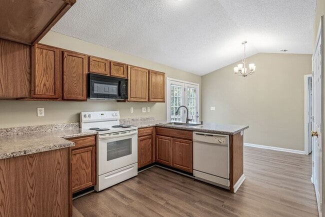 Building Photo - Welcome to this charming 4 bedroom, 2 bathroom home located in Greensboro, NC.