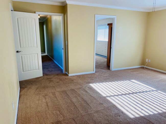 Building Photo - MOVE IN SPECIAL! ! Beautiful 3 bedroom 3 b...