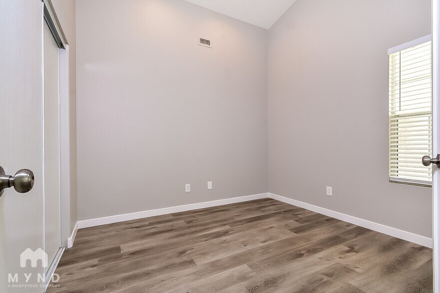 Building Photo - 8116 Dinsmore Dr