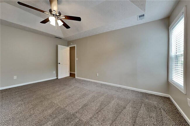 Building Photo - 70 Leighs Grove Way