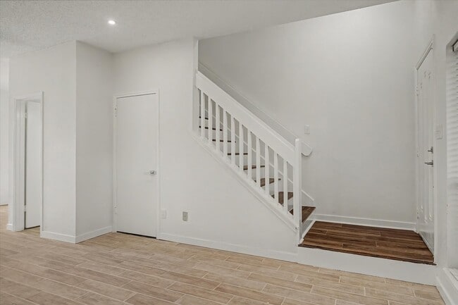 Building Photo - 12500 Brookglade Cir