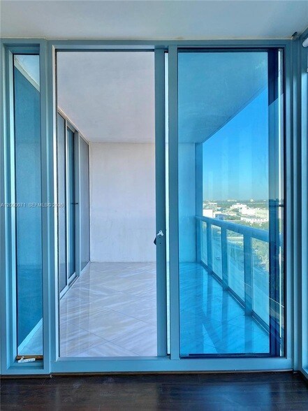 Building Photo - 601 NE 36th St