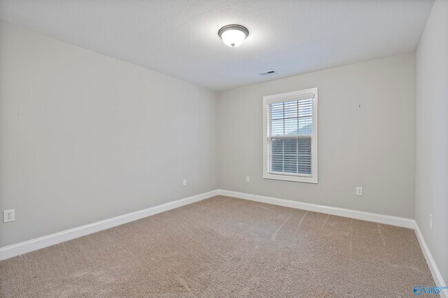 Building Photo - 5031 SE Valley Cove Dr