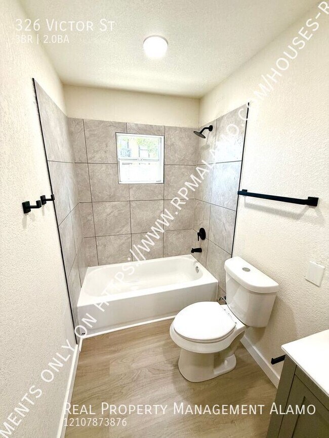 Building Photo - 326 Victor St