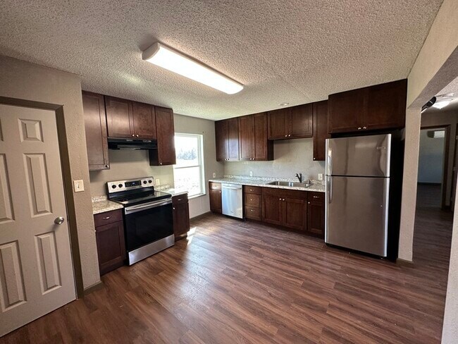 Building Photo - Peaceful country living with great access ...