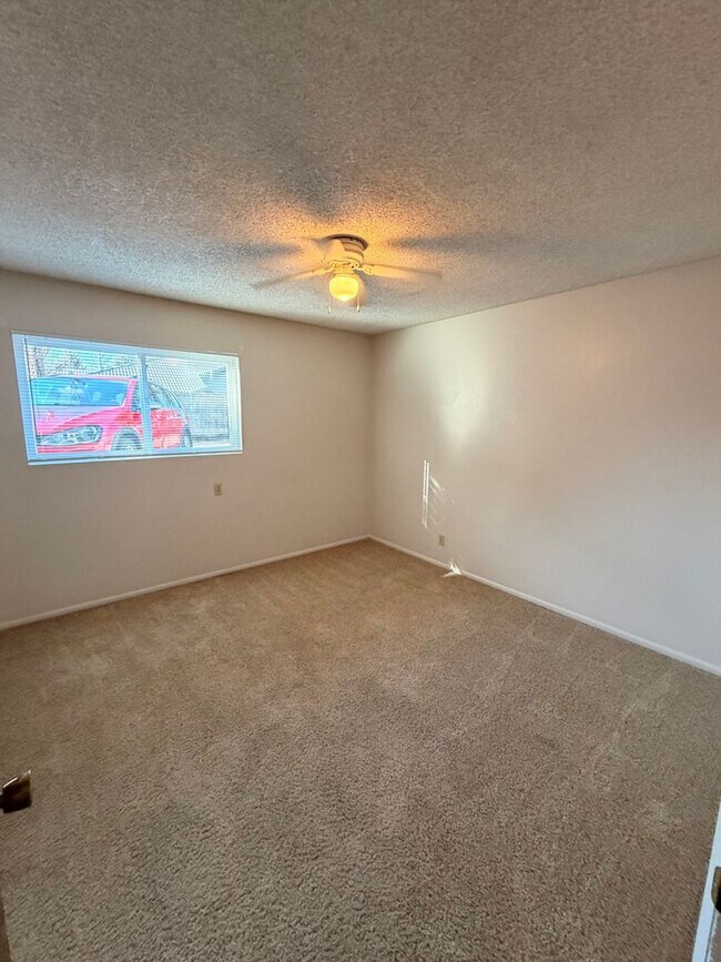 Building Photo - Potter Drive