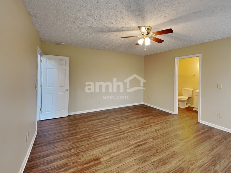 Building Photo - 1713 Convair Dr