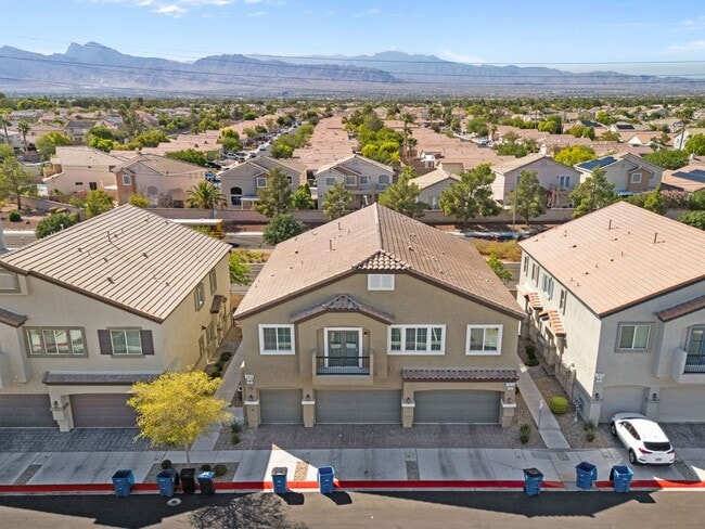 NW!! 2 Bedrooms with Balcony!! Gated!! C... - NW!!  2 Bedrooms with Balcony!!  Gated!! C...