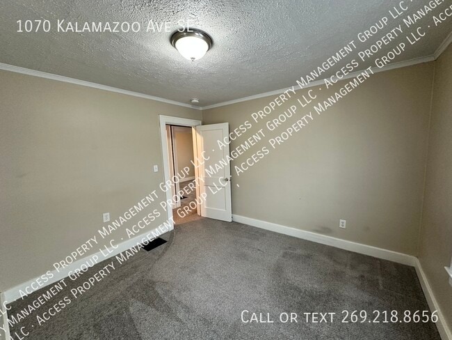 Building Photo - 1070 Kalamazoo Ave SE