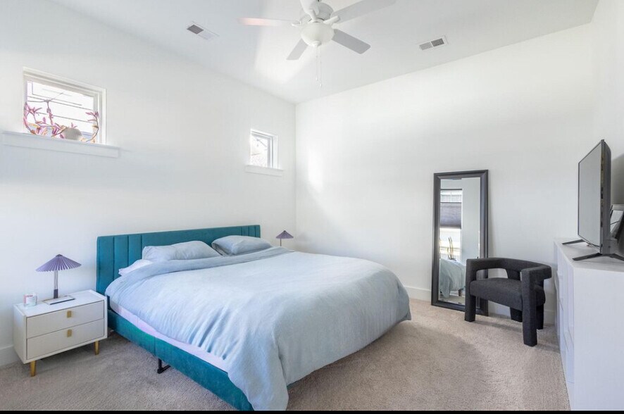 Building Photo - 610 Blueway Ave