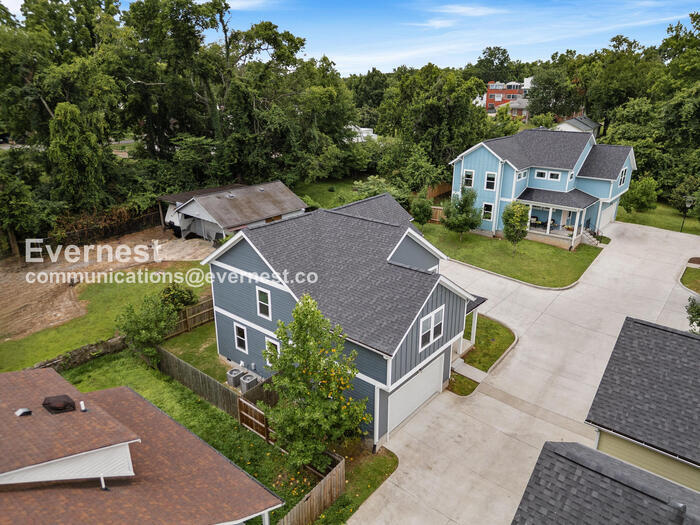 Building Photo - 1406 Riverside Dr