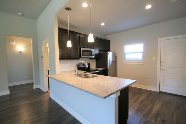 Building Photo - Move In Ready! – 3BD/2BA Azle Duplex | Granite Counters, Stainless Steel Appliances, Hardwood-Loo...
