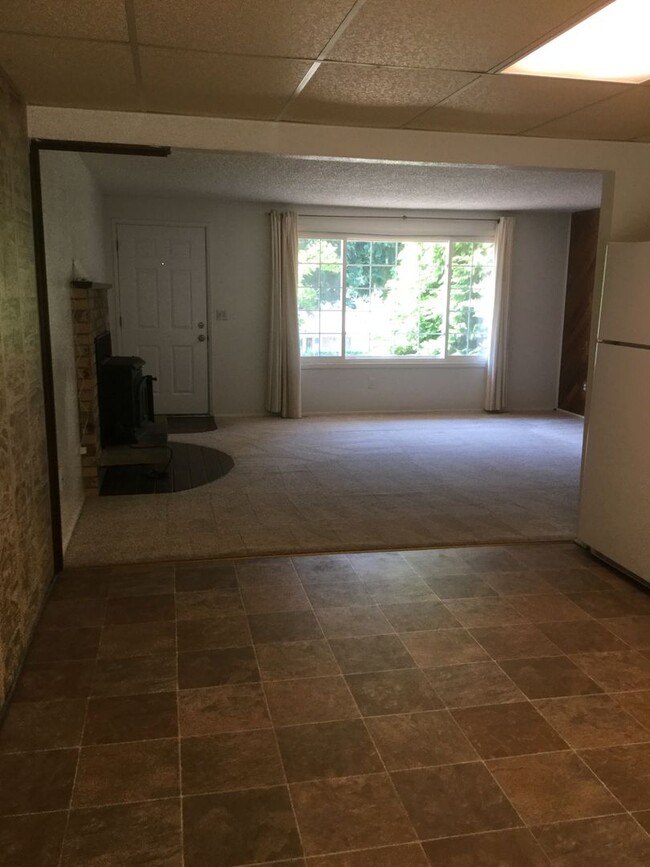 Building Photo - 2-Bedroom Rambler in Central Kitsap