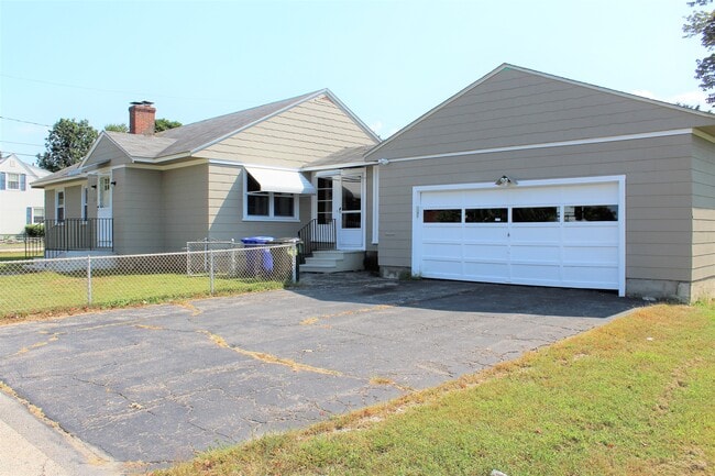 Building Photo - 261 Candia Rd