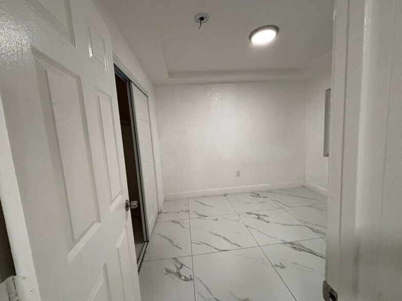 Building Photo - 431 N East Ave